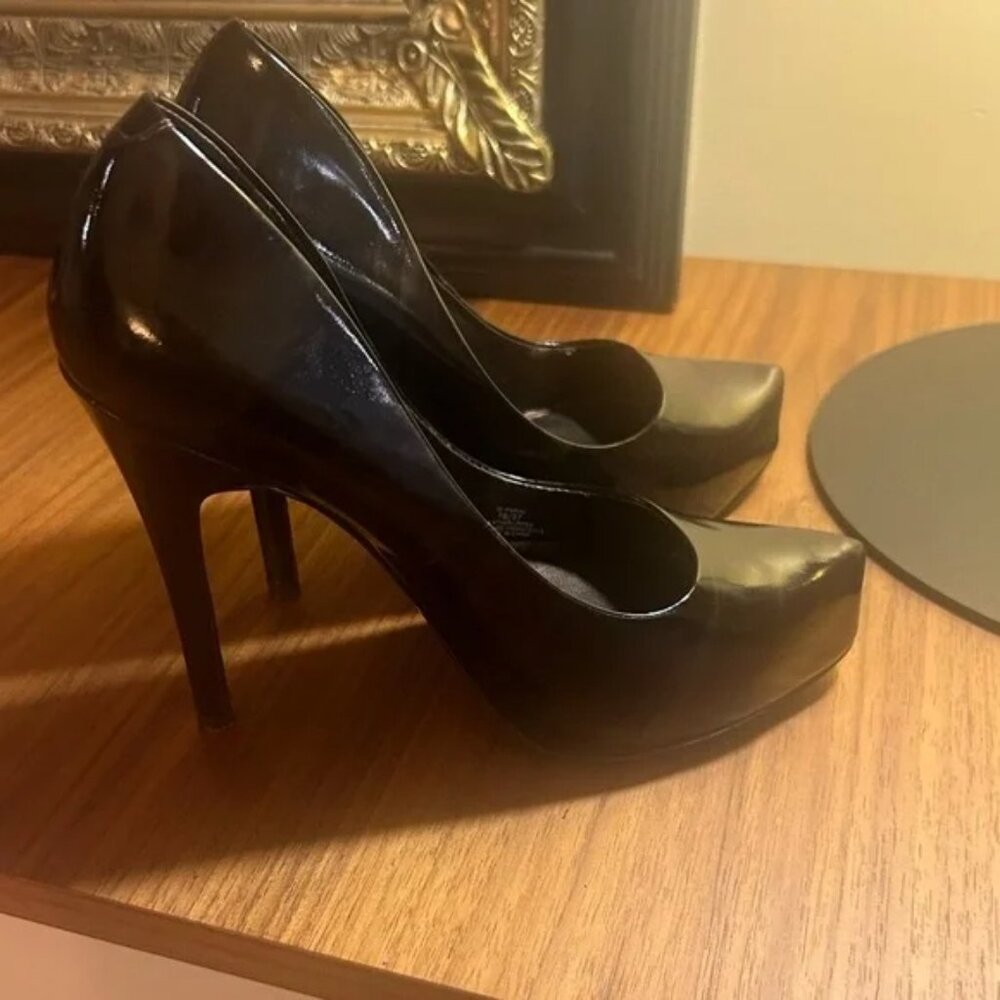 Jessica Simpson classic black heels size 7, classic black stiletto